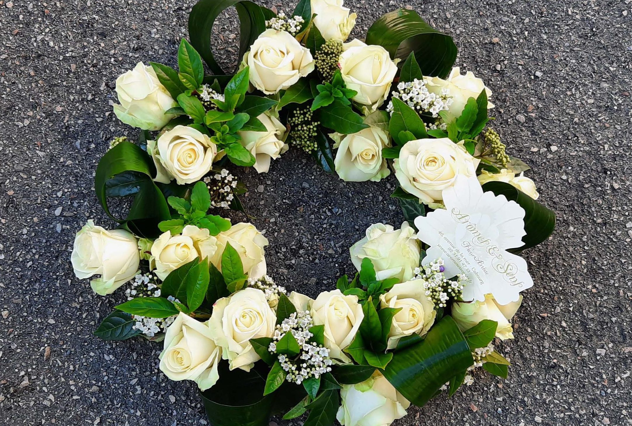 Couronne de fleurs blanches